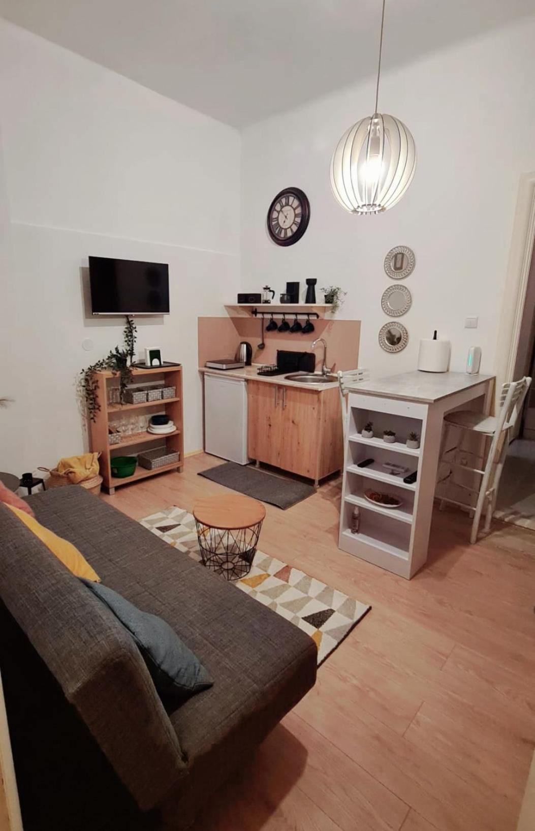 Square Nine Daire Novi Sad